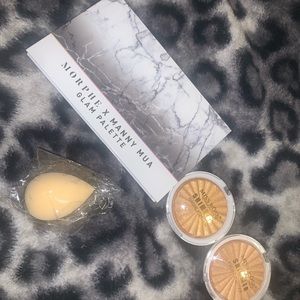 Eyeshadow palette, beauty sponge& 2 highlighters